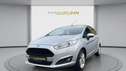 Gebraucht Ford Fiesta Celebration 80 PS (58 kW) 2016 Silber Kleinwagen