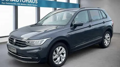 Grau Gebraucht 2023 VW Tiguan Life SUV | 28.460 € (Superpreis)