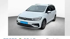 Pure white Gebraucht 2024 VW Touran R-line Van / Kleinbus | 36.440 € (Fairer Preis)
