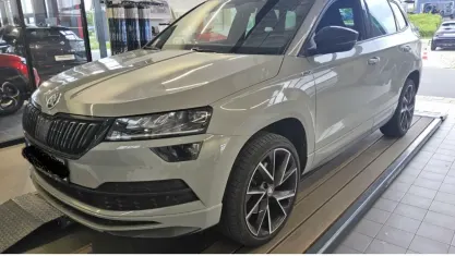Usado Skoda Karoq SportLine 150 CV (110 kW) 2020 Gris SUV