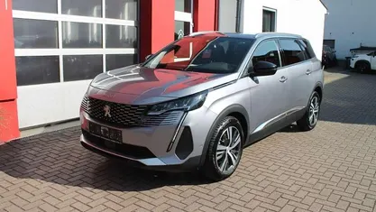 Grey metallic Gebraucht 2024 Peugeot 5008 Van / Kleinbus | 26.990 € (Fairer Preis)