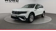 Pure white Gebraucht 2024 VW Tiguan Allspace Life SUV | 33.840 € (Superpreis)