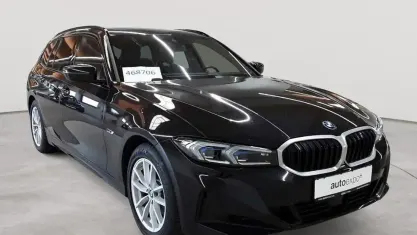 Gebraucht BMW 320e Shadowline 163 PS (119 kW) 2022 Saphirschwarz metallic Kombi
