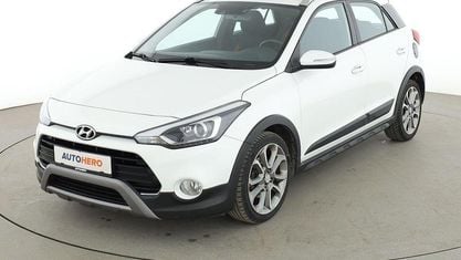 Używany Hyundai i20 Active 120 KM (88 kW) 2018 Biały Sedan/Limuzyna