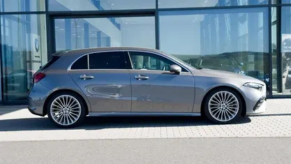 Gebraucht Mercedes A200 AMG line 163 PS (119 kW) 2023 Grau Limousine