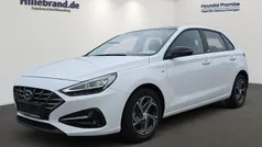 Weiß Gebraucht 2021 Hyundai i30 Intro Edition Limousine | 18.990 € (Fairer Preis)
