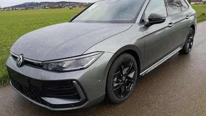 Diabasgrau metallic Neu 2025 VW Passat R-line Kombi | 47.190 € (Superpreis)
