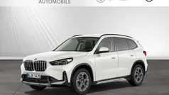 Mineralweiss metallic Gebraucht 2024 BMW X1 xLine SUV | 43.368 € (Fairer Preis)