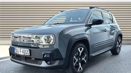 Gebraucht 2025 Renault 4 E-Tech Komfort SUV | 33.195 € (Fairer Preis)