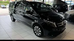 Obsidianschwarz Gebraucht 2023 Mercedes V300 Van / Kleinbus | 67.888 € (Fairer Preis)