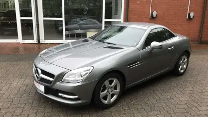 Gebraucht Mercedes SLK200 184 PS (135 kW) 2012 Palladiumsilber  metalliclack Cabrio