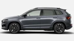 Graphitegrau metallic Neu 2025 Skoda Karoq SportLine SUV | 36.489 € (Fairer Preis)