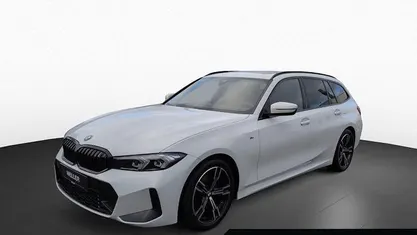 Alpinweiss iii Gebraucht 2022 BMW 320 M Sport Kombi | 28.950 € (Fairer Preis)