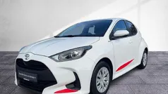 Schneeweis Gebraucht 2021 Toyota Yaris Comfort Limousine | 13.690 € (Fairer Preis)