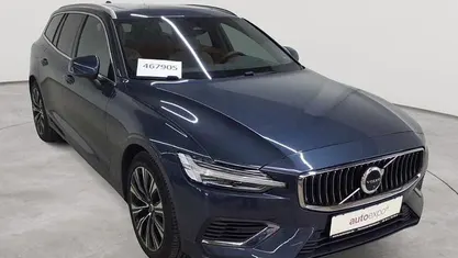 Gebraucht Volvo V60 Plus 253 PS (186 kW) 2024 Denim blaumetallic Kombi