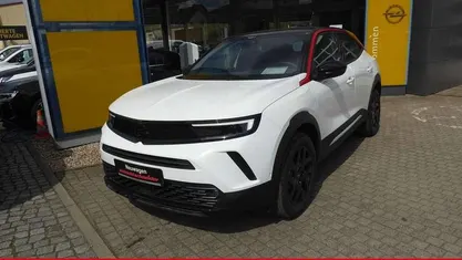 Arktis weiß Gebraucht 2024 Opel Mokka SUV | 21.990 € (Fairer Preis)