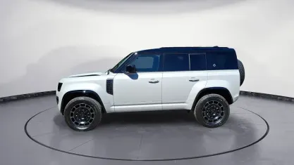 Gebraucht Land Rover Defender Black Edition 636 PS (467 kW) 2026 Grau SUV