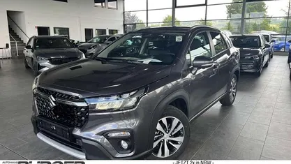 Titan dark gray pearl metallic Gebraucht 2025 Suzuki SX4 Comfort+ SUV | 24.770 € (Fairer Preis)