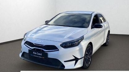 Neu Kia Ceed 101 PS (74 kW) 2025 Weiss Kleinwagen
