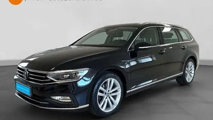 Deep black perleffekt Gebraucht 2021 VW Passat Elegance Kombi | 22.920 € (Fairer Preis)