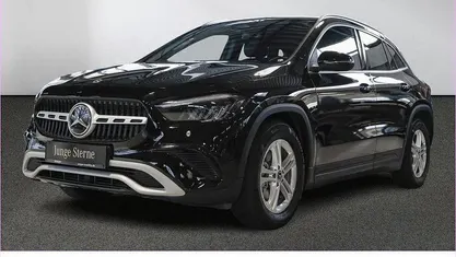 Unilack nachtschwarz Gebraucht 2024 Mercedes GLA200 SUV | 34.950 € (Guter Preis)