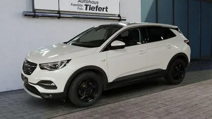 Weiß (metallic) Gebraucht 2018 Opel Grandland X Business Innovation SUV | 15.990 € (Teuer)
