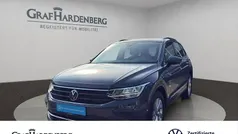 Grau Gebraucht 2021 VW Tiguan Life SUV | 32.555 € (Fairer Preis)