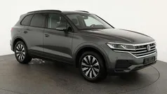 Silizium grau metallic Gebraucht 2025 VW Touareg SUV | 59.045 € (Fairer Preis)