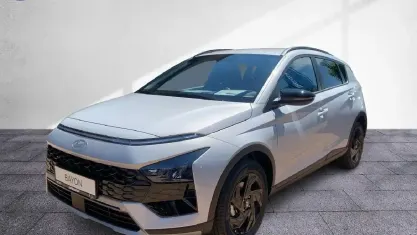 Neu Hyundai Bayon Blackline 90 PS (66 kW) 2025 Lumen grey / mic SUV