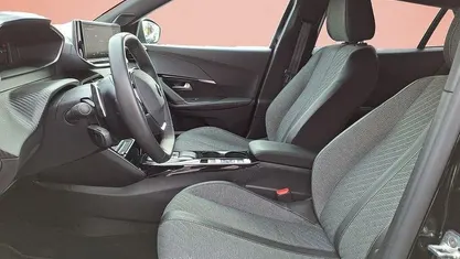 Gebraucht Peugeot 2008 Allure 131 PS (96 kW) 2024 Schwarz SUV