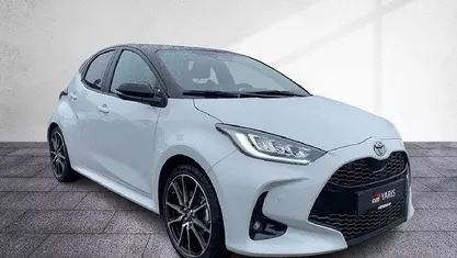 Grau Neu 2025 Toyota Yaris Hybrid Sport Limousine | 30.990 € (Fairer Preis)