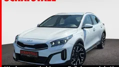 Weiss ((hw2) deluxeweiss met.) Gebraucht 2024 Kia XCeed Comfort SUV | 24.979 € (Superpreis)
