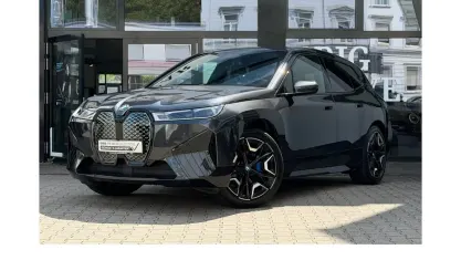 Gebraucht BMW iX M Sport 239 kW (326 PS) 2023 Sophistograu brillanteffekt SUV