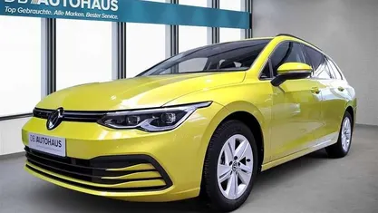 Gelb Gebraucht 2024 VW Golf VIII Life Kombi | 24.730 € (Fairer Preis)