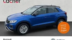 Ravennablau metallic/schwarz Gebraucht 2024 VW T-Roc Life SUV | 26.790 € (Guter Preis)