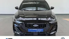 Obsidianschwarz metallic Gebraucht 2024 Ford Focus ST-Line X Kombi | 21.920 € (Guter Preis)