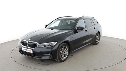 Używany BMW 330e Sport Line 113 KM (83 kW) 2022 Czarny Kombi