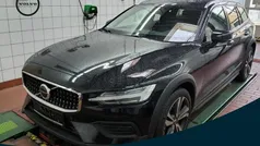 Schwarz onyx black / metallic Gebraucht 2023 Volvo V60 CC Plus Kombi | 36.990 € (Guter Preis)