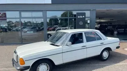 Brugt Mercedes 200 94 HK (69 kW) 1978 Hvid Sedan