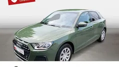Distriktgrün metallic Gebraucht 2024 Audi A1 Sportback Advanced Plus Kleinwagen | 25.666 € (Superpreis)