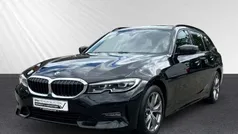Black sapphire metallic Gebraucht 2021 BMW 318 Sport Line Kombi | 22.798 € (Fairer Preis)