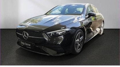 Gebraucht Mercedes A180 AMG 116 PS (85 kW) 2025 Lack kosmosschwarz Limousine