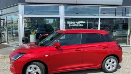 Neu Suzuki Swift Comfort 83 PS (61 kW) 2026 Burning red pearl metallic Kleinwagen