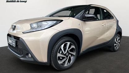 Neu Toyota Aygo X 72 PS (52 kW) 2025 Beige SUV