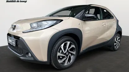 Neu Toyota Aygo X 72 PS (52 kW) 2025 Beige SUV
