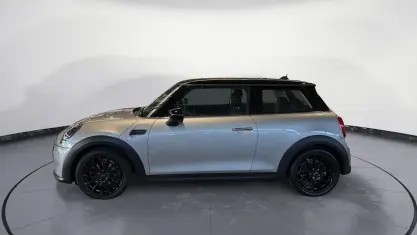 Używany Mini Cooper Essential 136 KM (100 kW) 2023 Srebrny Hatchback