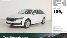 Weiss Gebraucht 2024 Skoda Octavia Selection Kombi | 30.940 € (Superpreis)