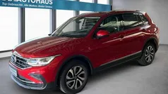 Rot Gebraucht 2023 VW Tiguan Active SUV | 31.870 € (Fairer Preis)