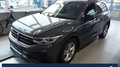 Delfingrau metallic Gebraucht 2023 VW Tiguan R-line SUV | 44.899 € (Guter Preis)