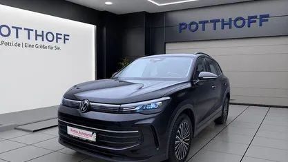 Second-hand VW Tiguan Life 131 CP (96 kW) 2024 Negru SUV